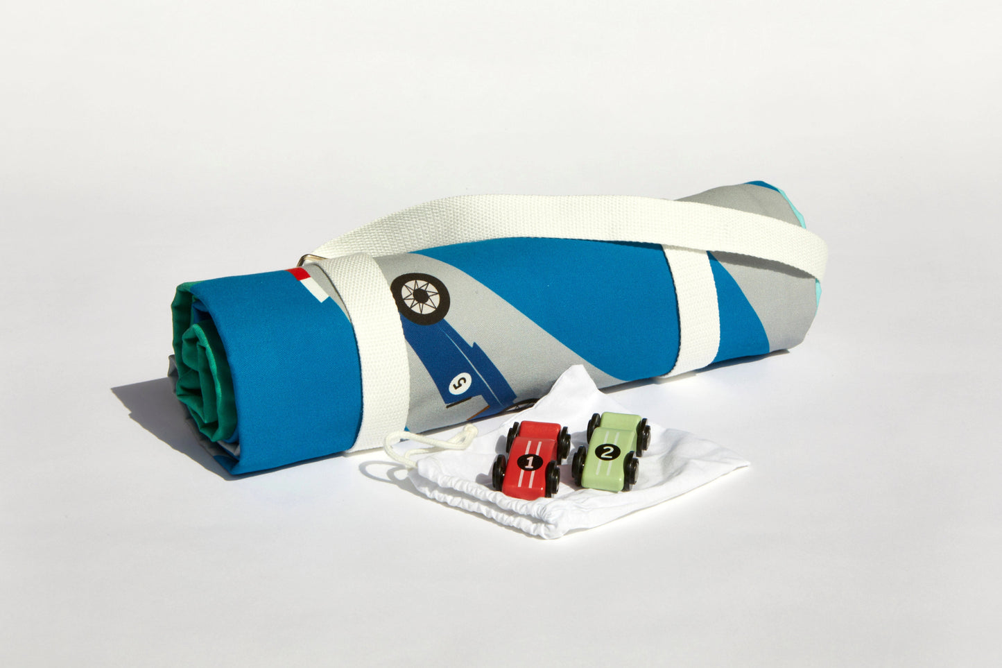 Playmat set for car lovers 100% cotton (includes 2 wooden cars) - Wonderful Little Company ™